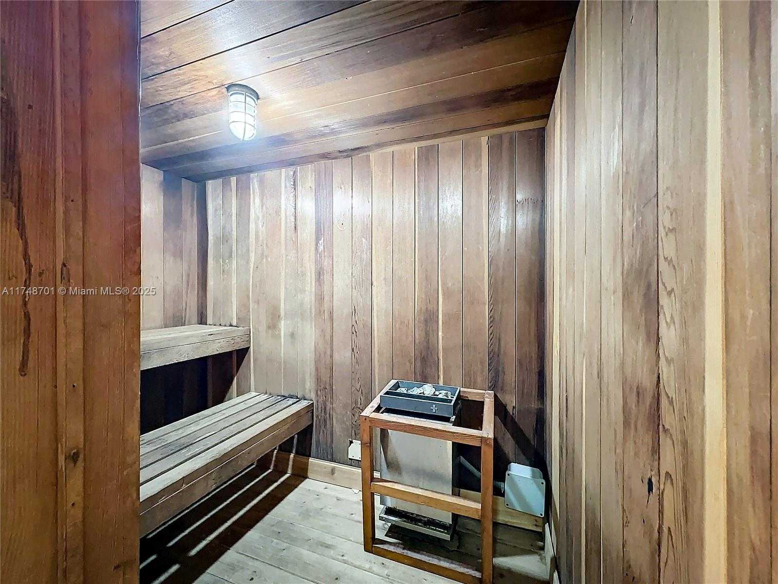 Small Image of 465 OCEAN DR #701, Miami Beach Number 16