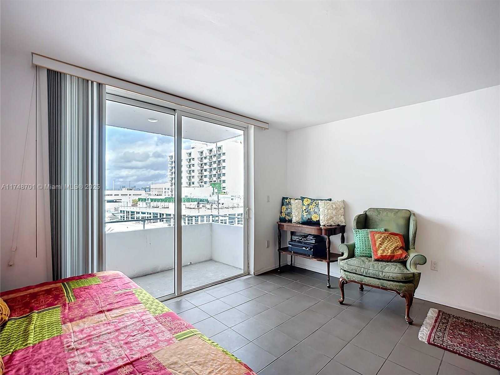 Small Image of 465 OCEAN DR #701, Miami Beach Number 19