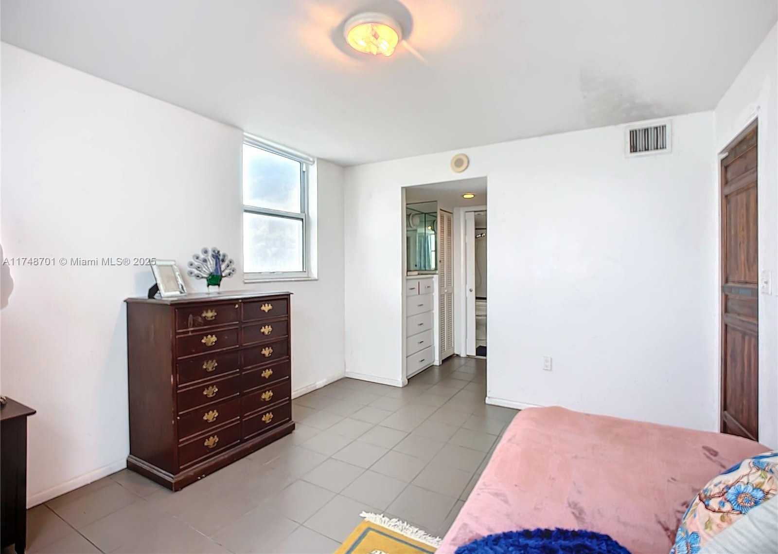 Small Image of 465 OCEAN DR #701, Miami Beach Number 21