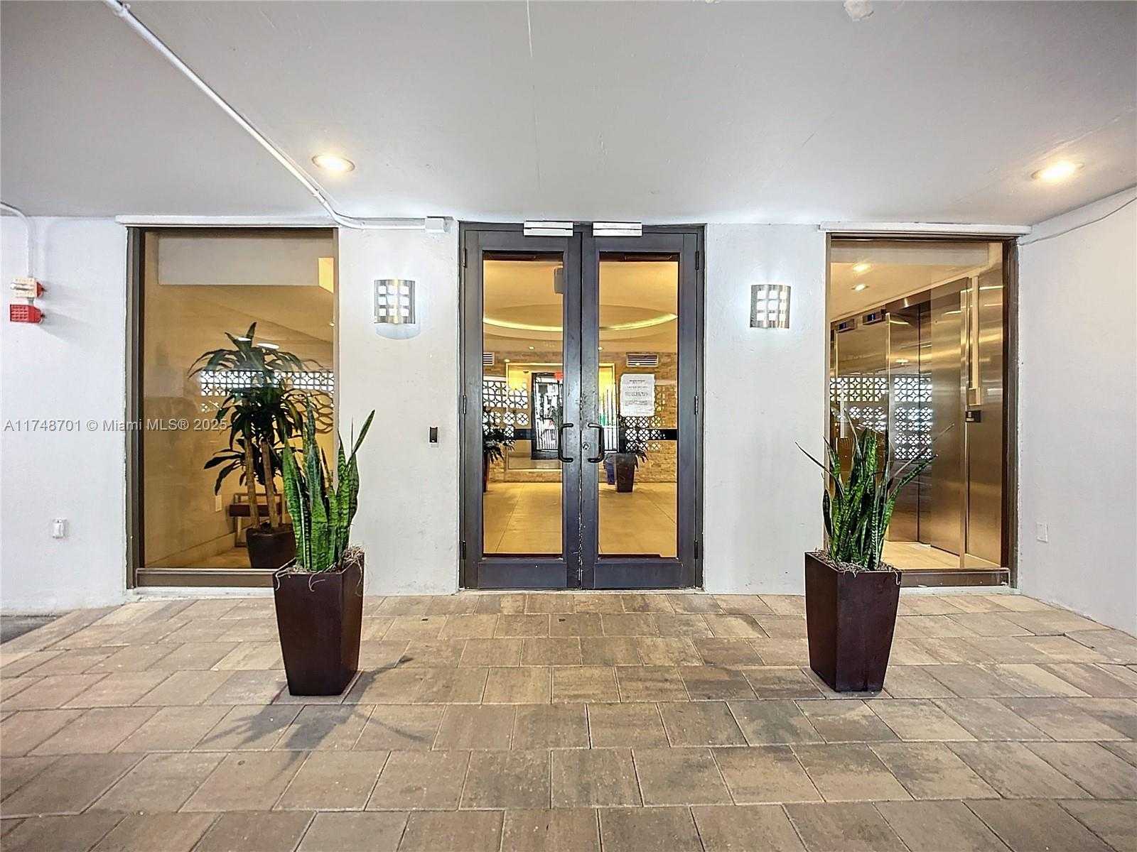 Small Image of 465 OCEAN DR #701, Miami Beach Number 22
