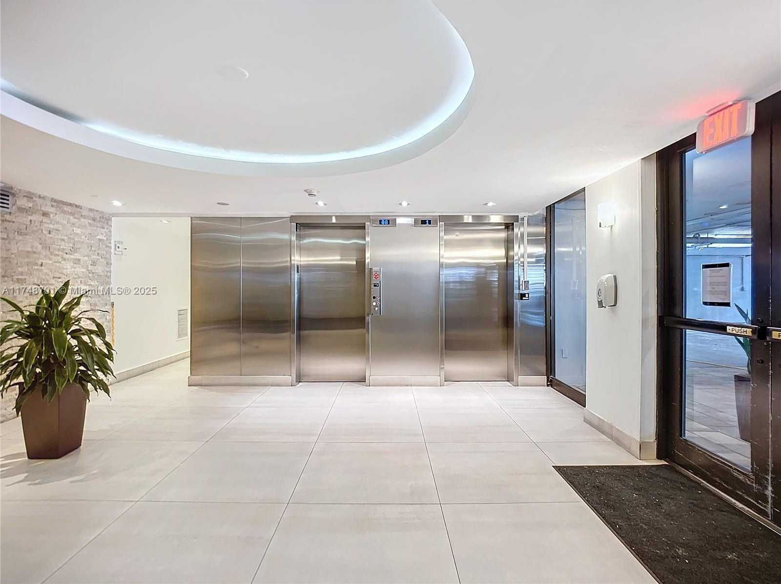 Small Image of 465 OCEAN DR #701, Miami Beach Number 23