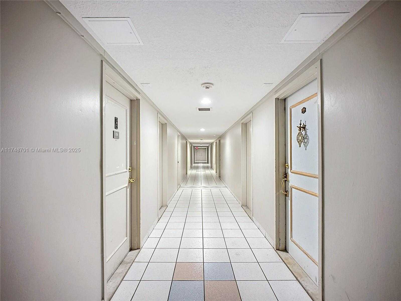 Small Image of 465 OCEAN DR #701, Miami Beach Number 25