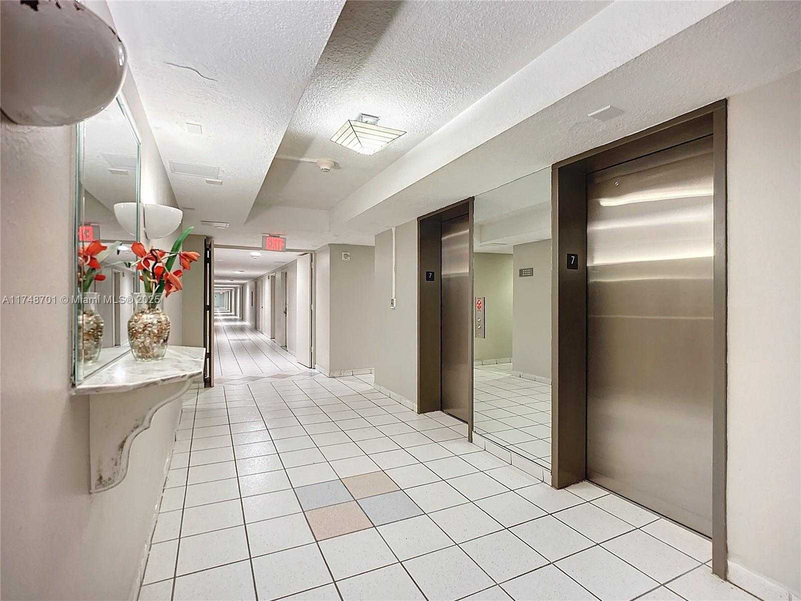 Small Image of 465 OCEAN DR #701, Miami Beach Number 27