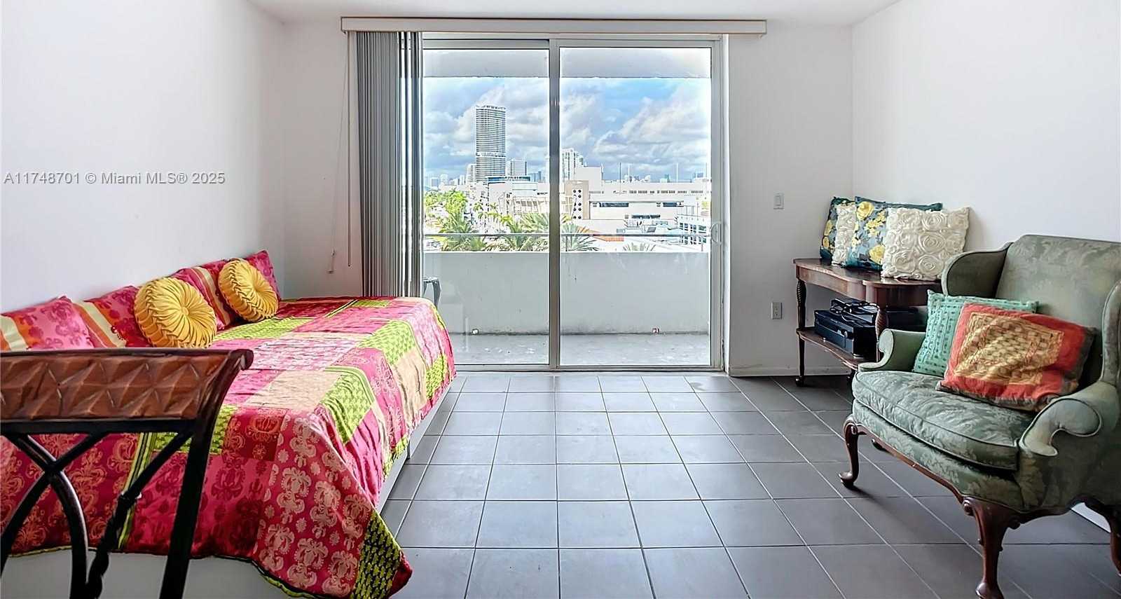 Small Image of 465 OCEAN DR #701, Miami Beach Number 3