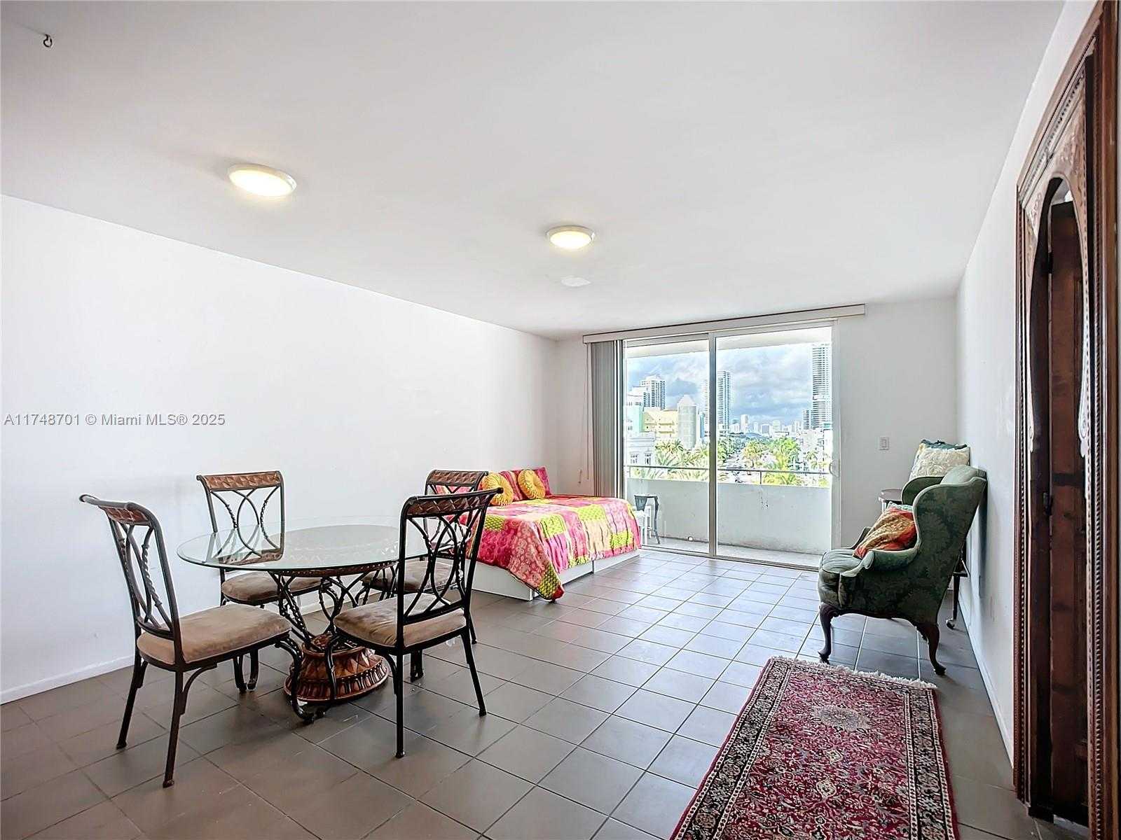 Small Image of 465 OCEAN DR #701, Miami Beach Number 4