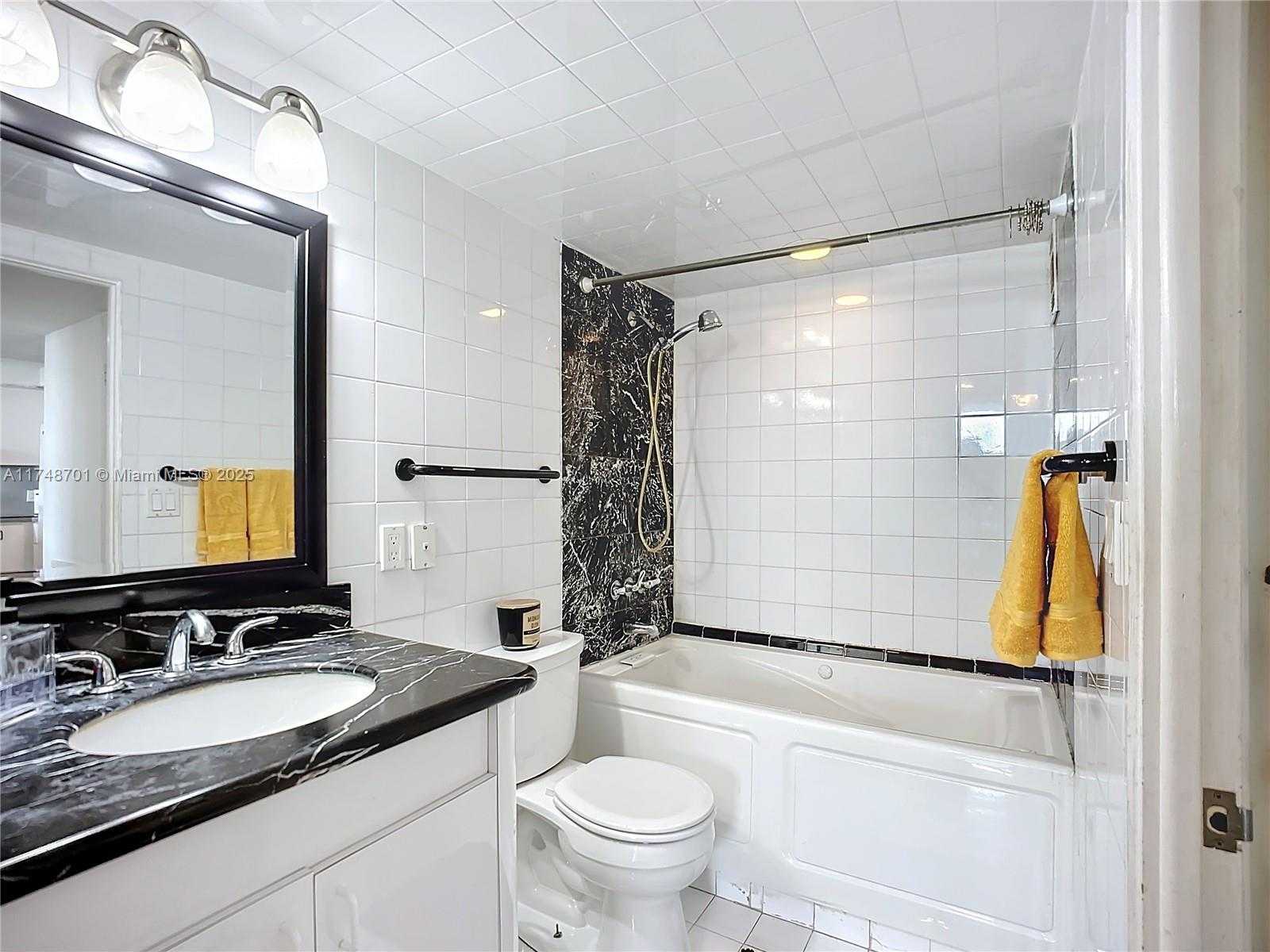 Small Image of 465 OCEAN DR #701, Miami Beach Number 5