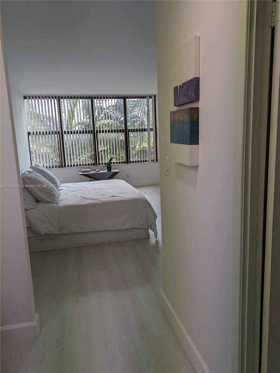 Small Image of 2600 #516, Hallandale Beach Number 12