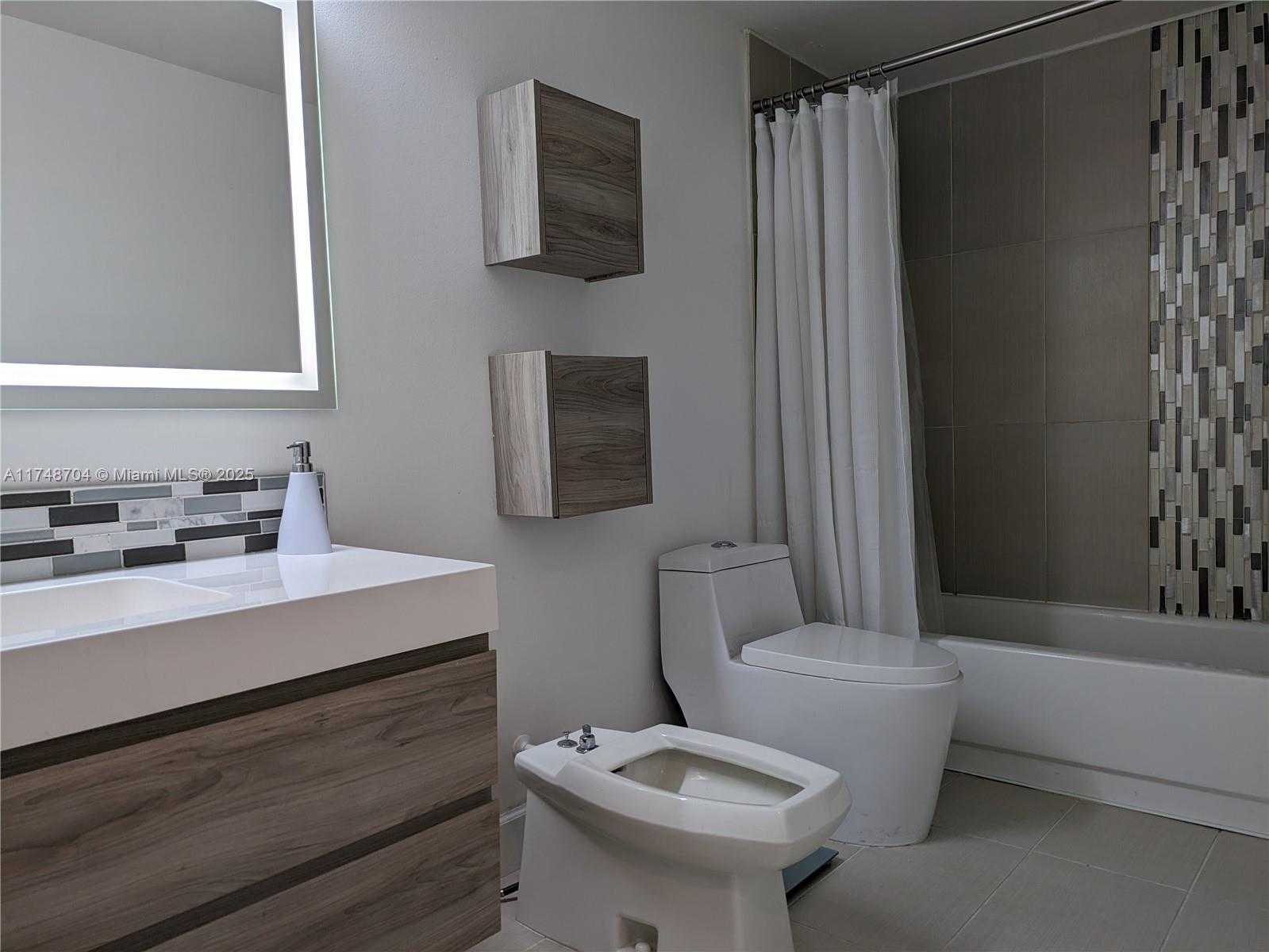 Small Image of 2600 #516, Hallandale Beach Number 15