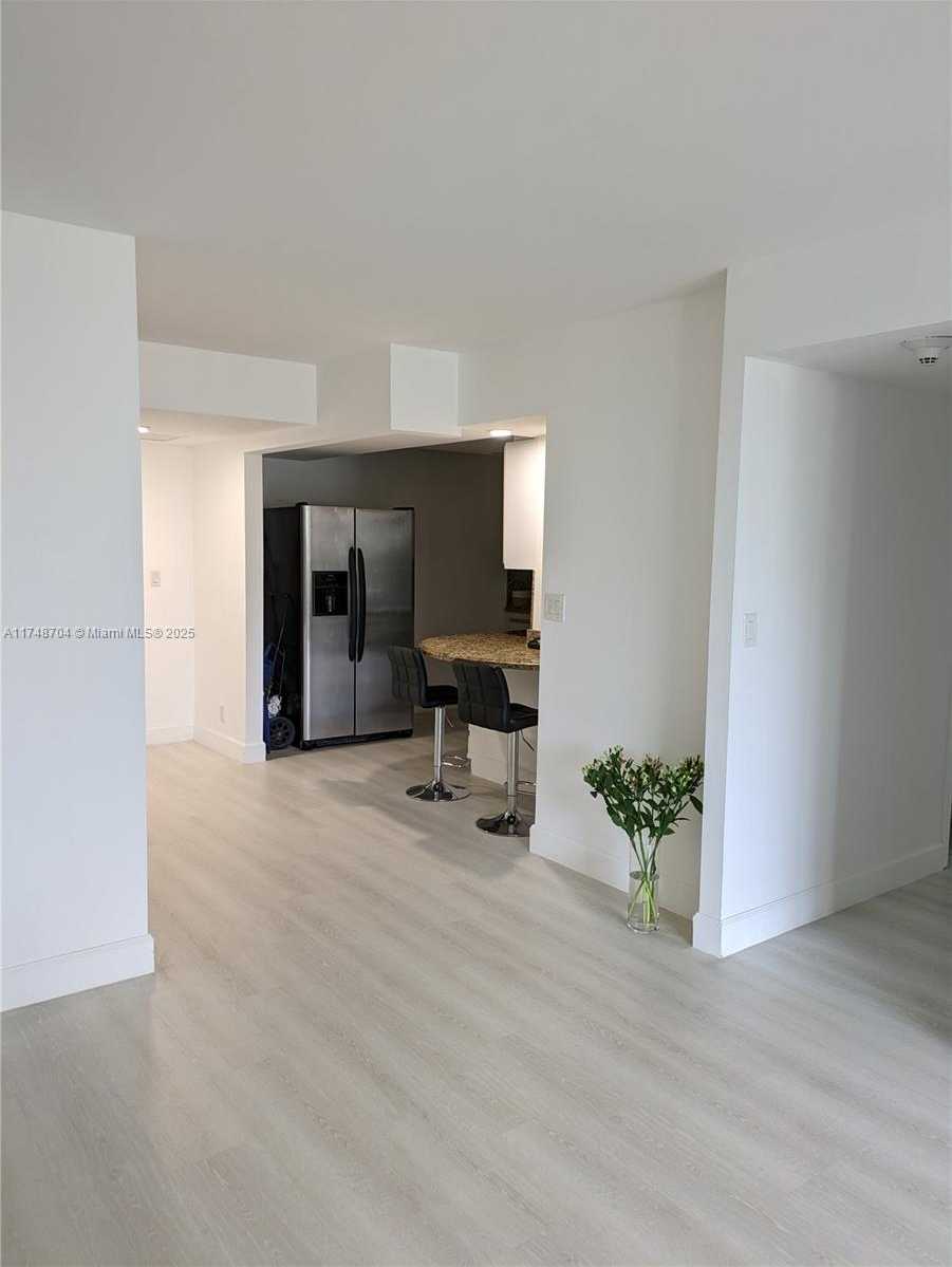 Small Image of 2600 #516, Hallandale Beach Number 2