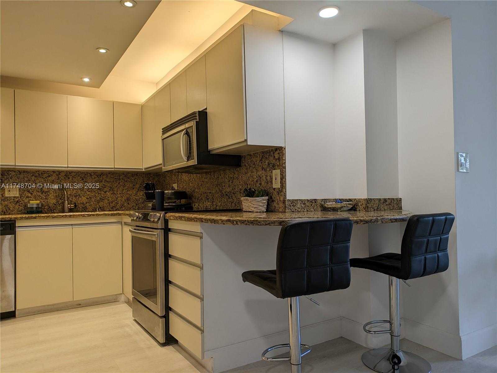 Small Image of 2600 #516, Hallandale Beach Number 6