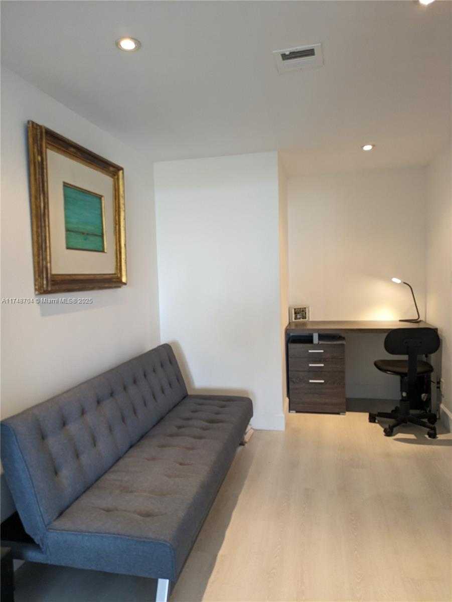 Small Image of 2600 #516, Hallandale Beach Number 8