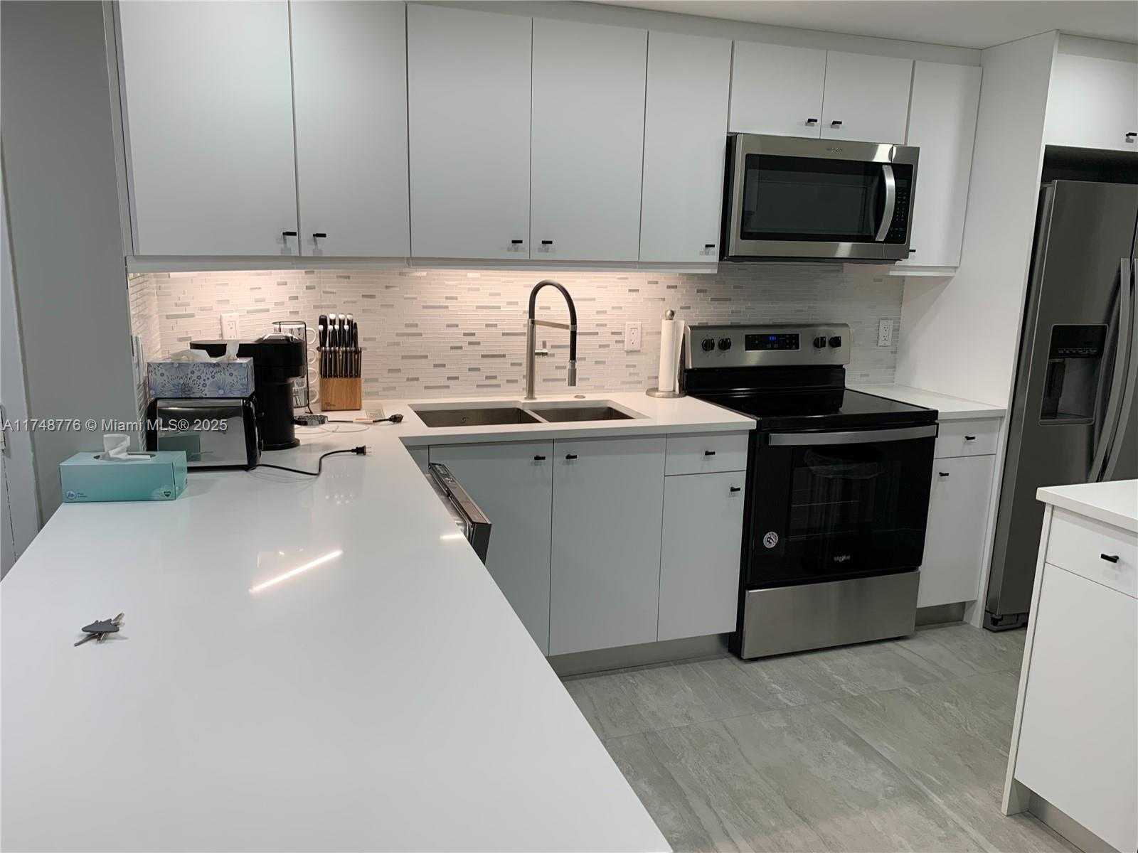 Small Image of 100 GOLDEN ISLES DR #409, Hallandale Beach Number 17