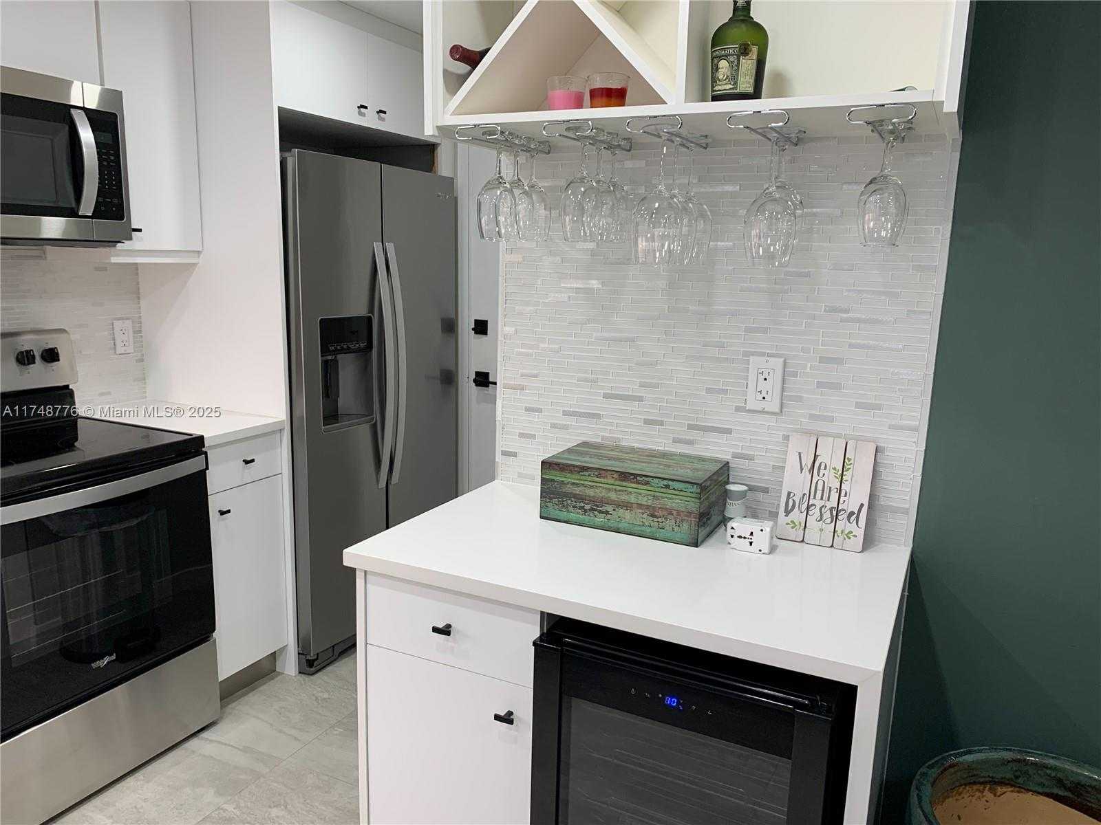 Small Image of 100 GOLDEN ISLES DR #409, Hallandale Beach Number 18
