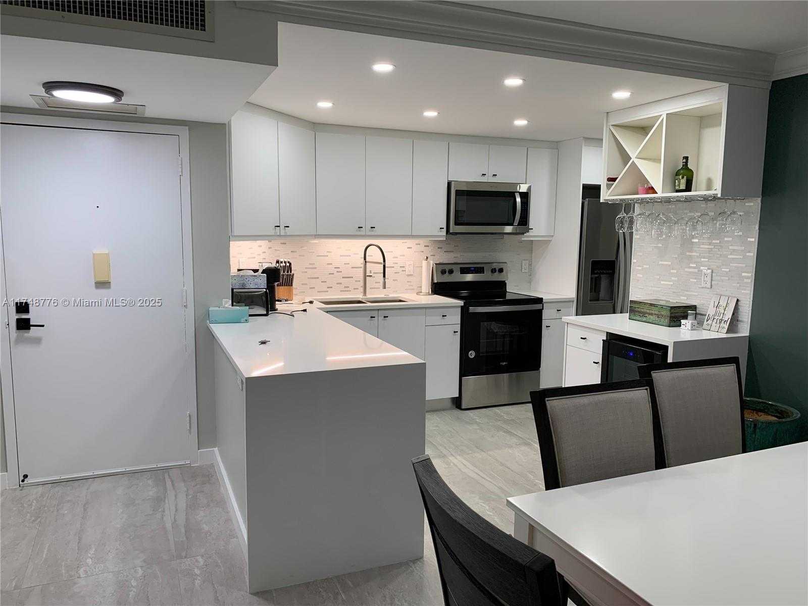 Small Image of 100 GOLDEN ISLES DR #409, Hallandale Beach Number 20