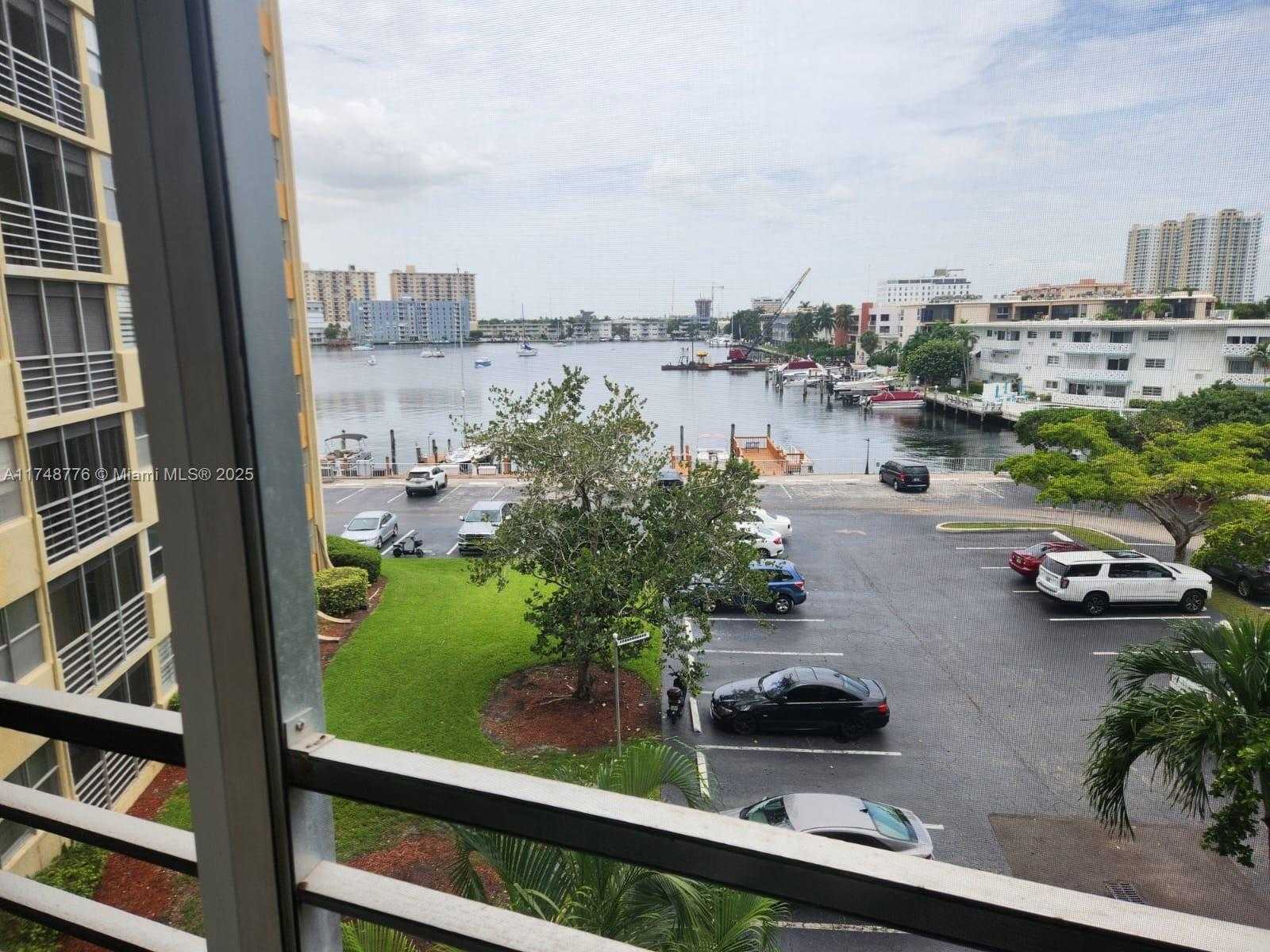 Small Image of 100 GOLDEN ISLES DR #409, Hallandale Beach Number 4