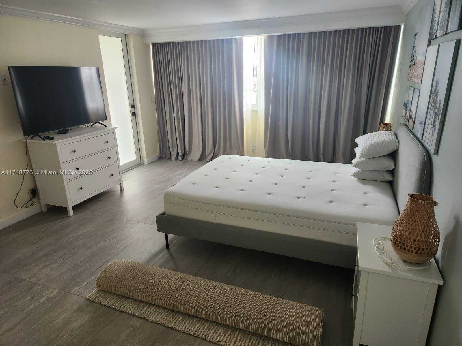 Small Image of 100 GOLDEN ISLES DR #409, Hallandale Beach Number 6