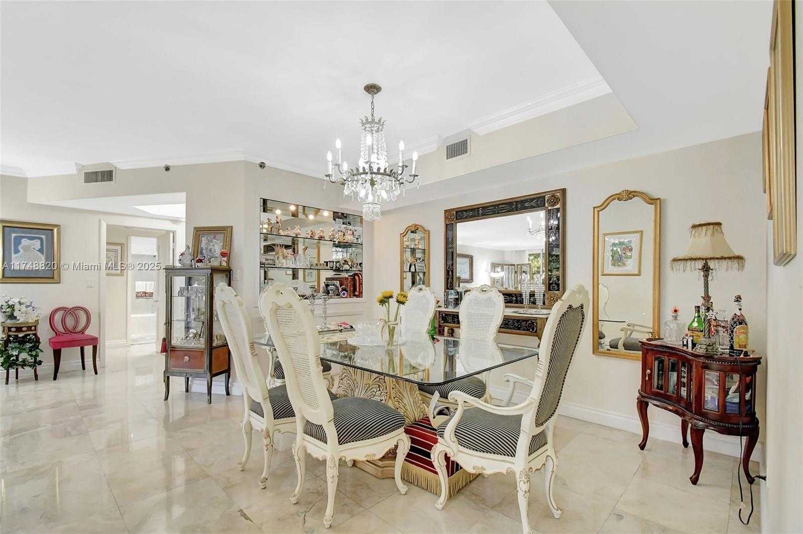 Small Image of 2000 ISLAND BL #410, Aventura Number 11