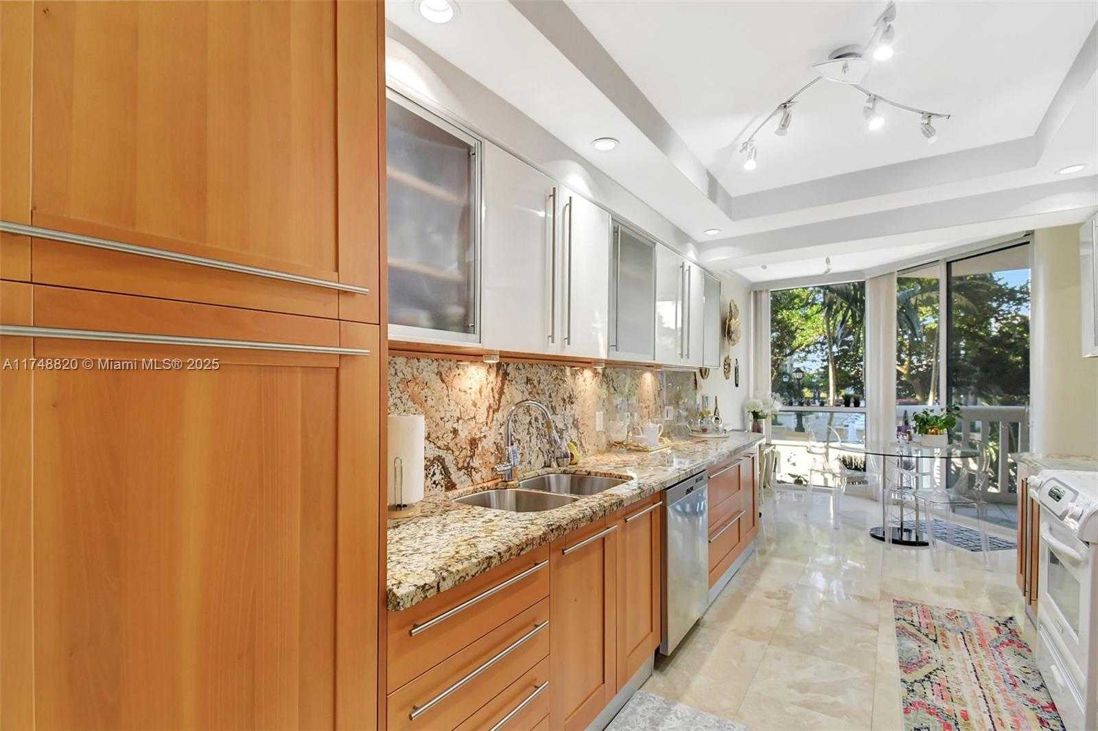 Small Image of 2000 ISLAND BL #410, Aventura Number 12