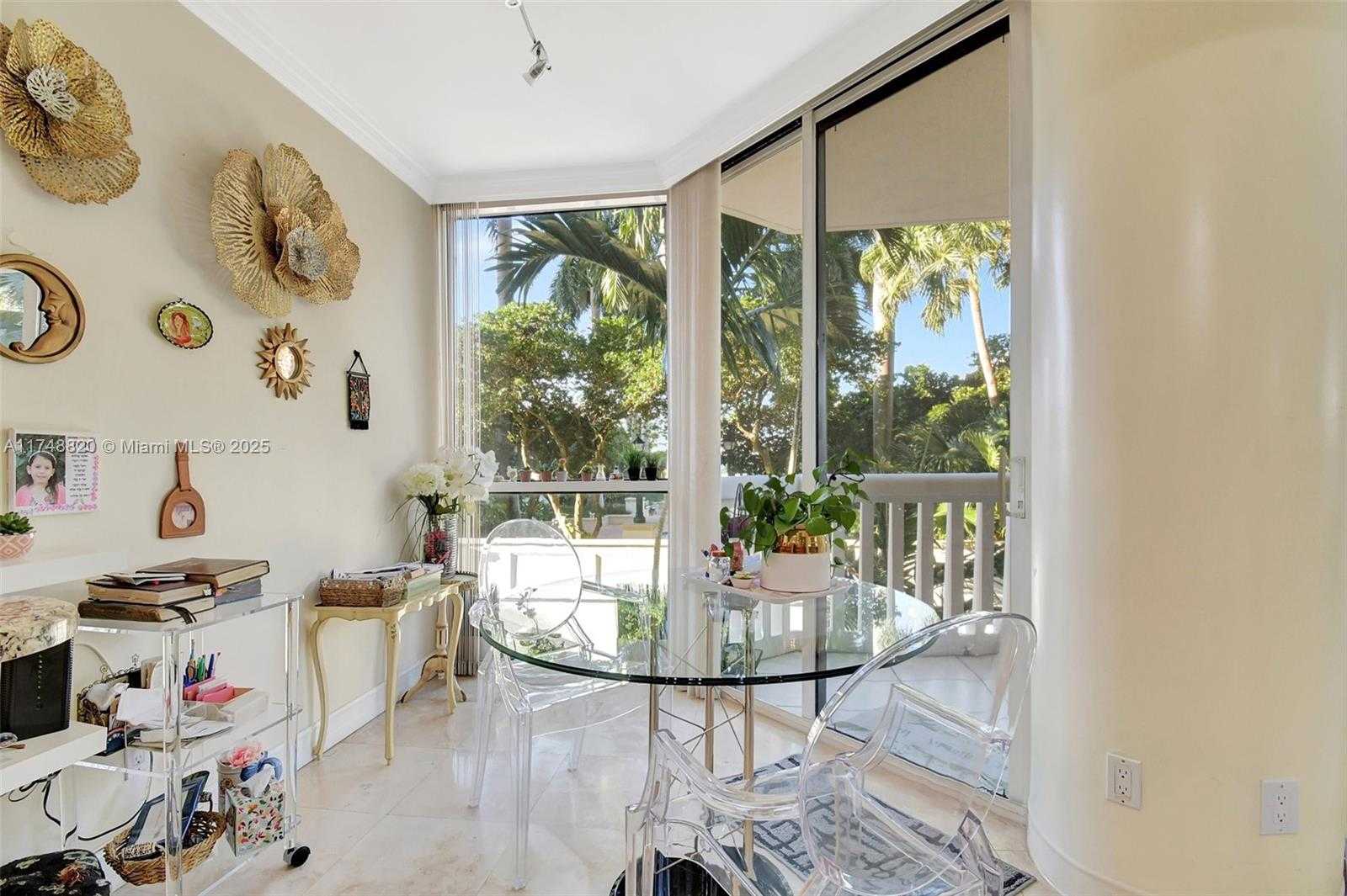 Small Image of 2000 ISLAND BL #410, Aventura Number 14