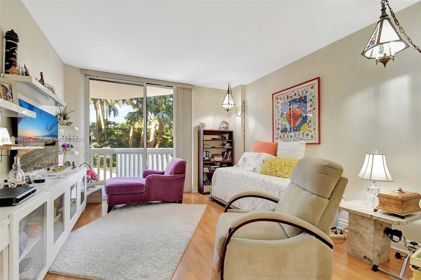 Small Image of 2000 ISLAND BL #410, Aventura Number 15