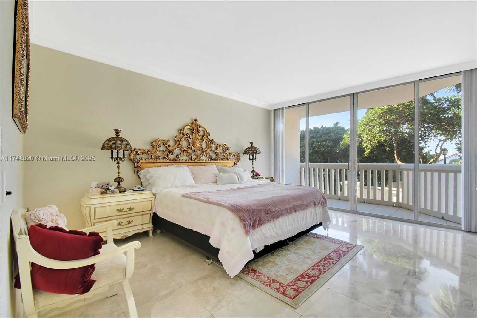 Small Image of 2000 ISLAND BL #410, Aventura Number 19