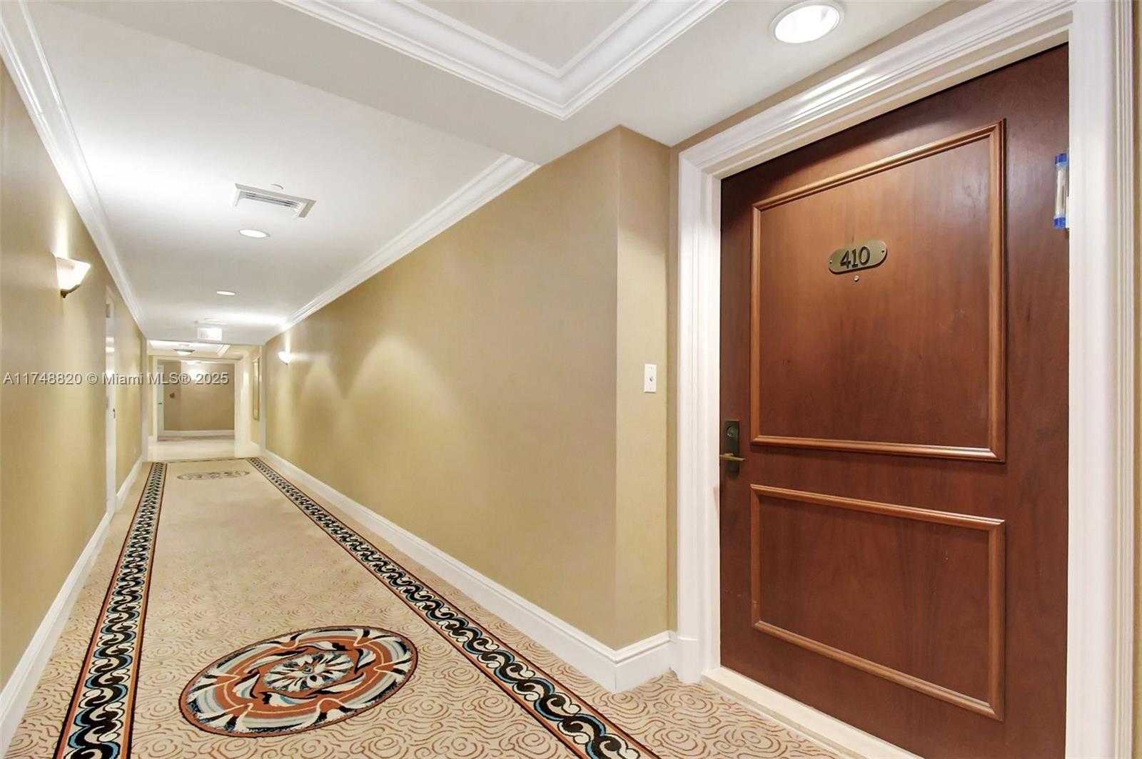 Small Image of 2000 ISLAND BL #410, Aventura Number 2