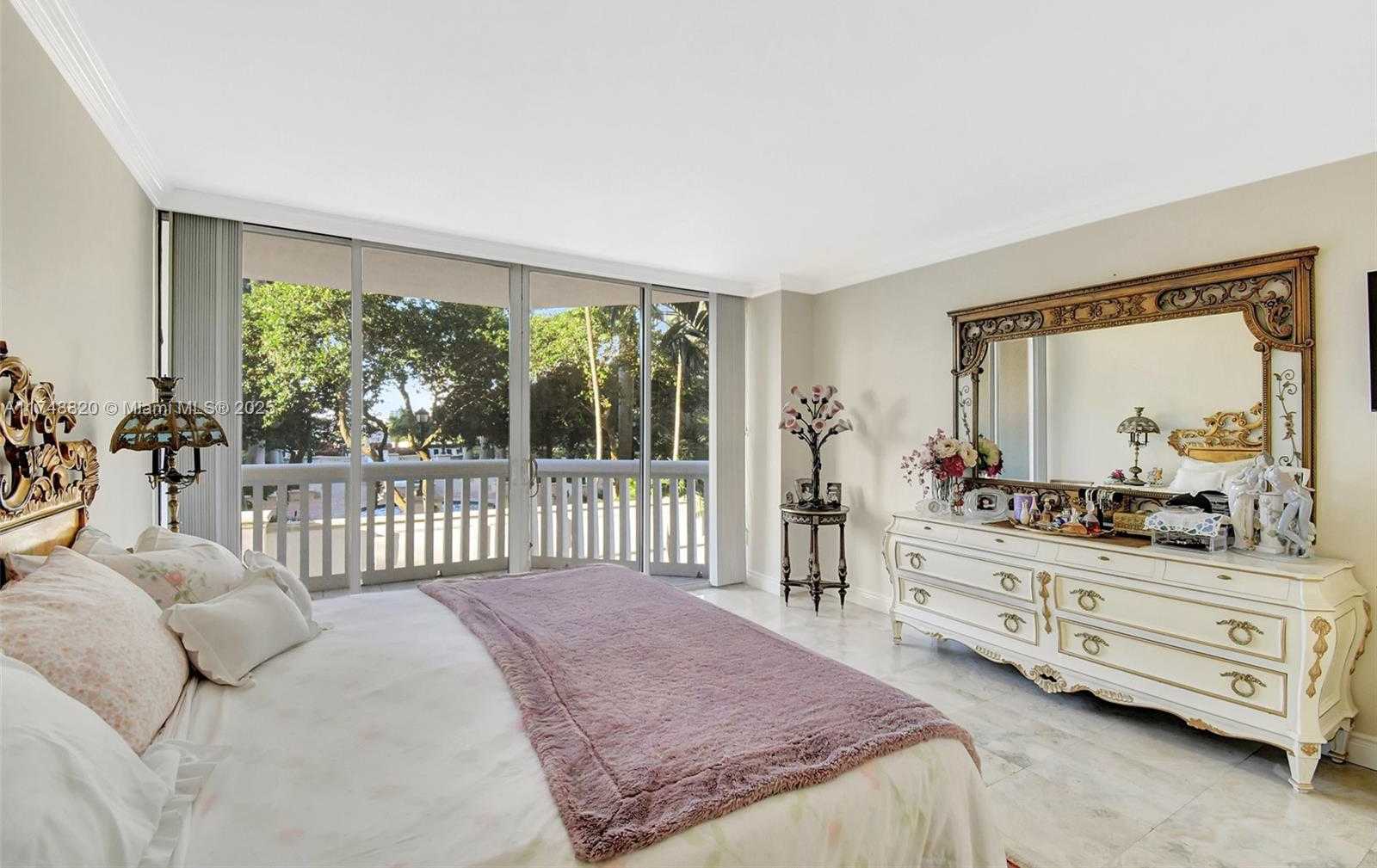 Small Image of 2000 ISLAND BL #410, Aventura Number 21