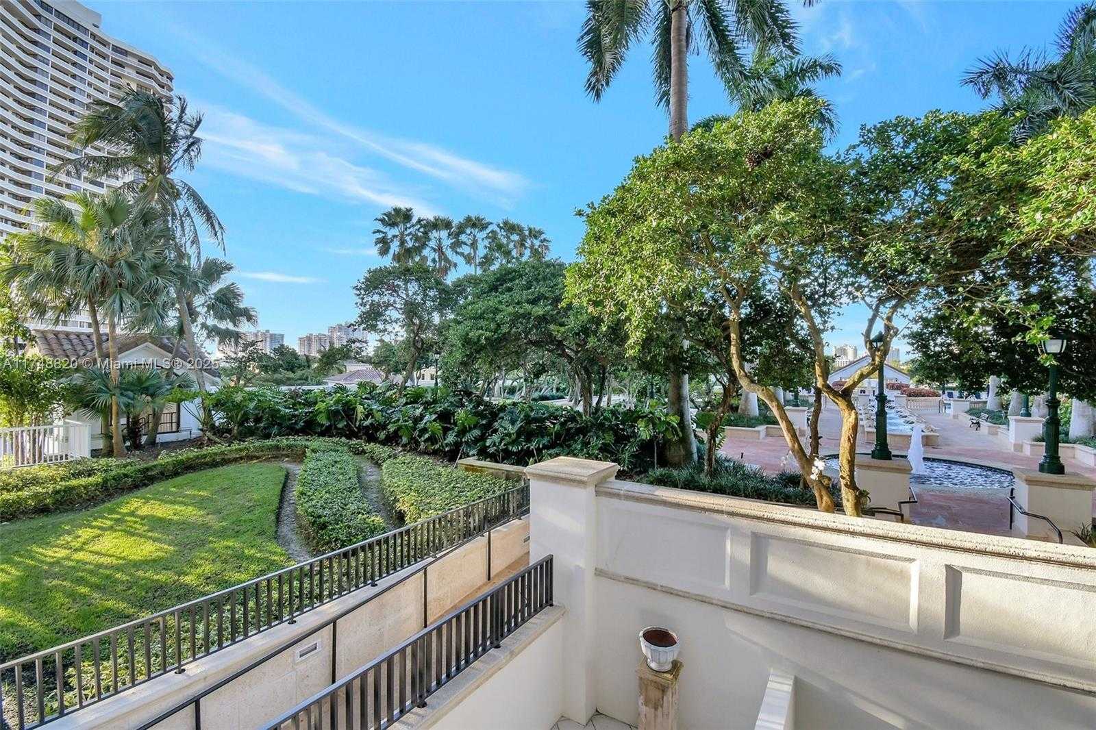 Small Image of 2000 ISLAND BL #410, Aventura Number 27