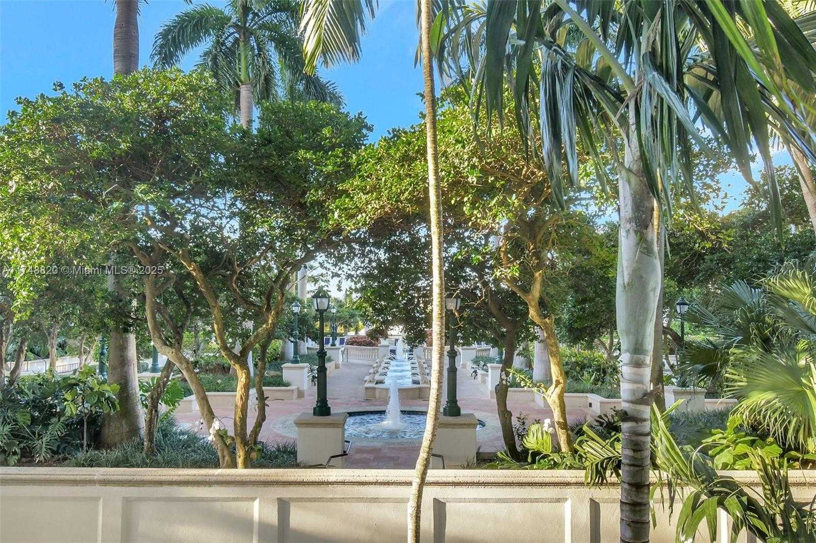 Small Image of 2000 ISLAND BL #410, Aventura Number 28
