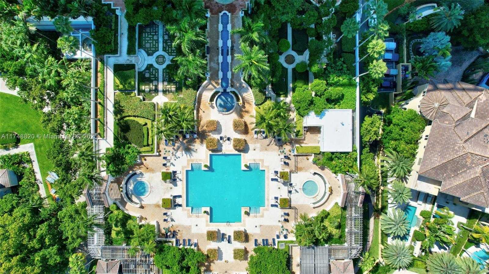 Small Image of 2000 ISLAND BL #410, Aventura Number 31