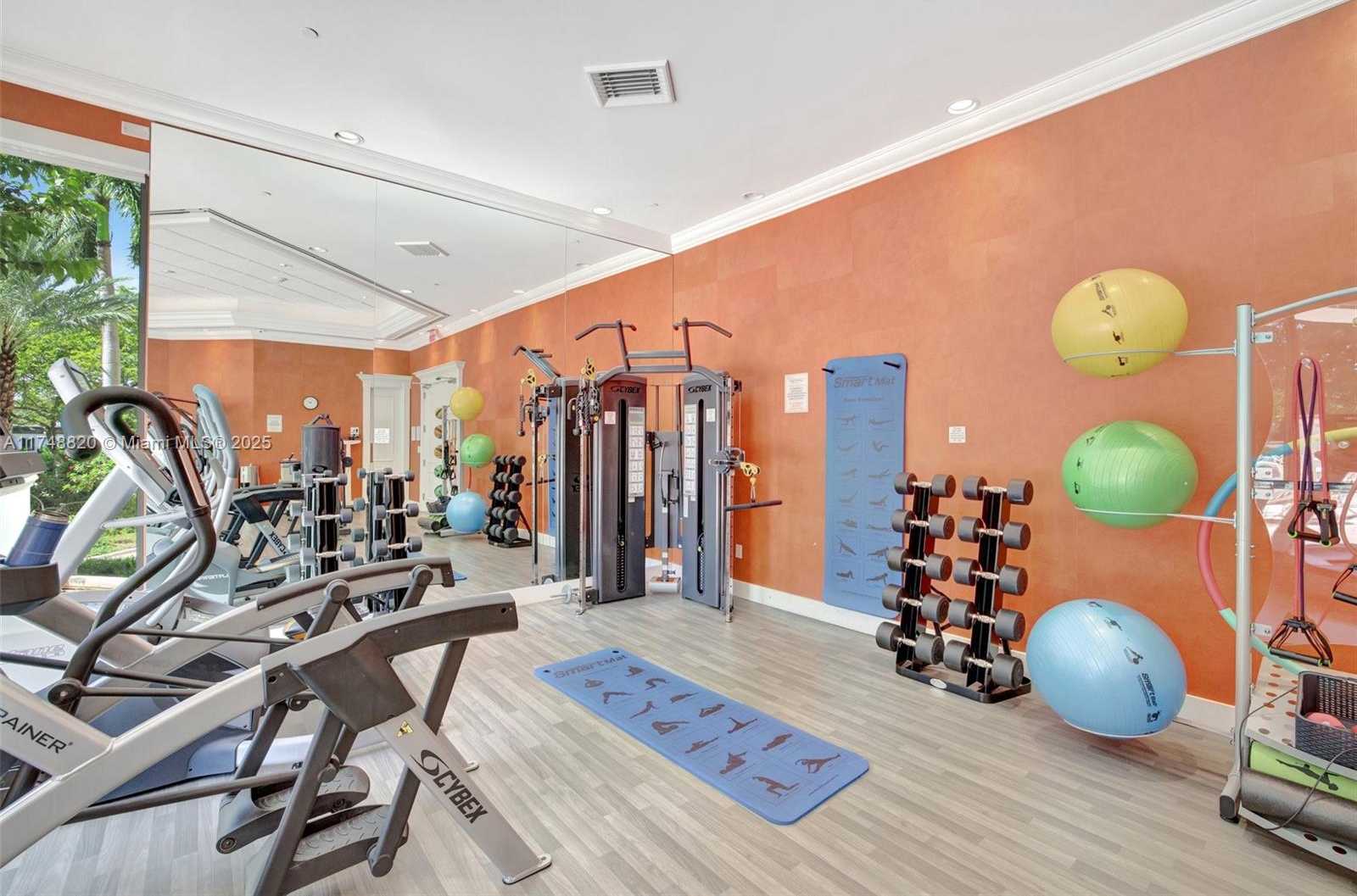 Small Image of 2000 ISLAND BL #410, Aventura Number 35