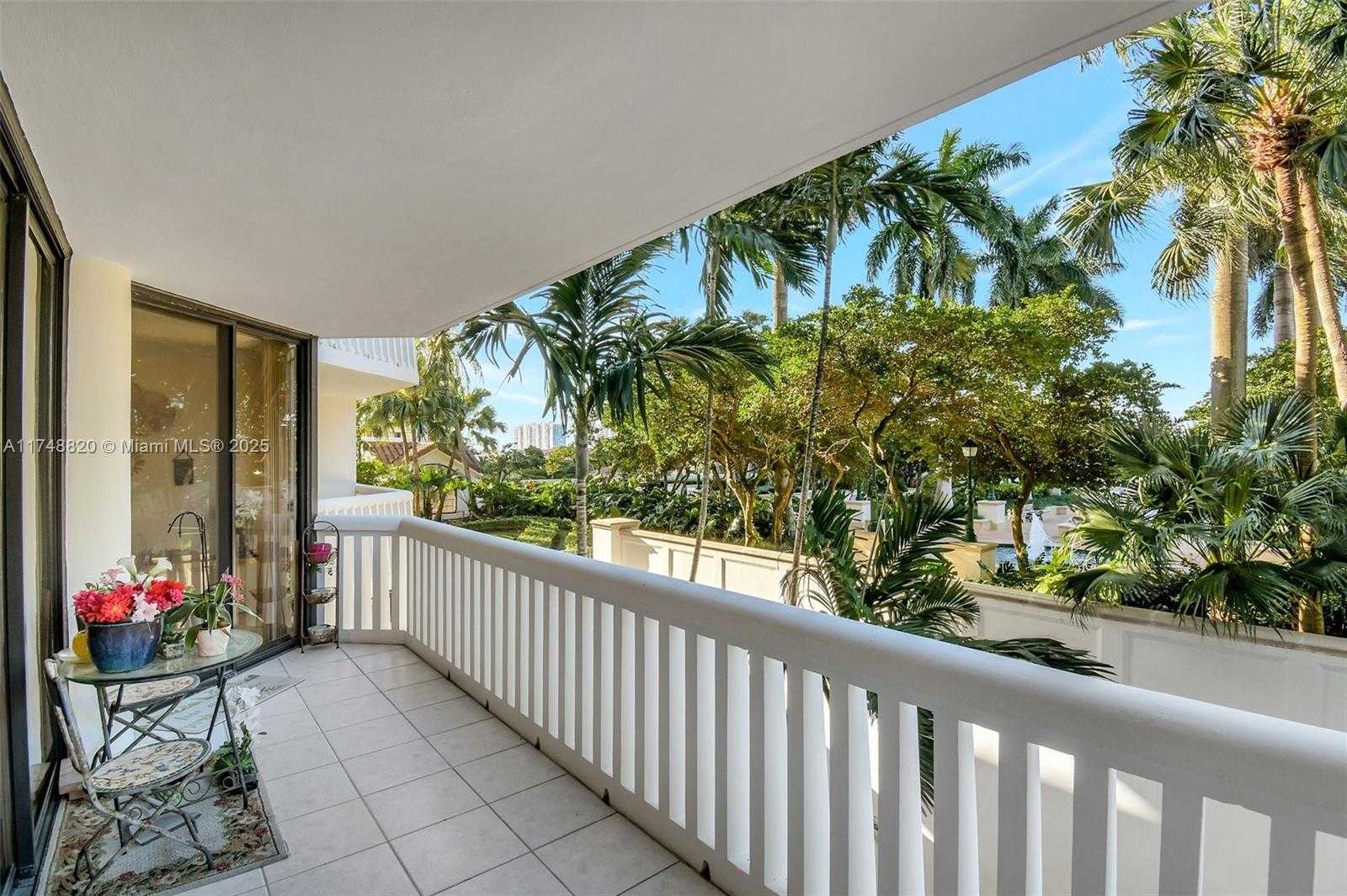 Small Image of 2000 ISLAND BL #410, Aventura Number 4