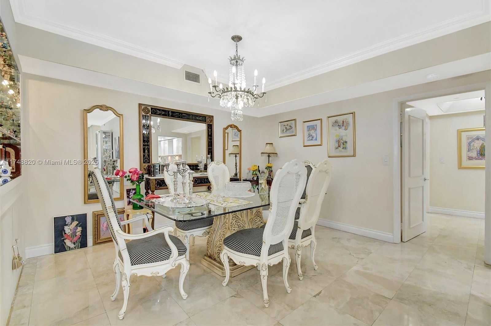 Small Image of 2000 ISLAND BL #410, Aventura Number 9