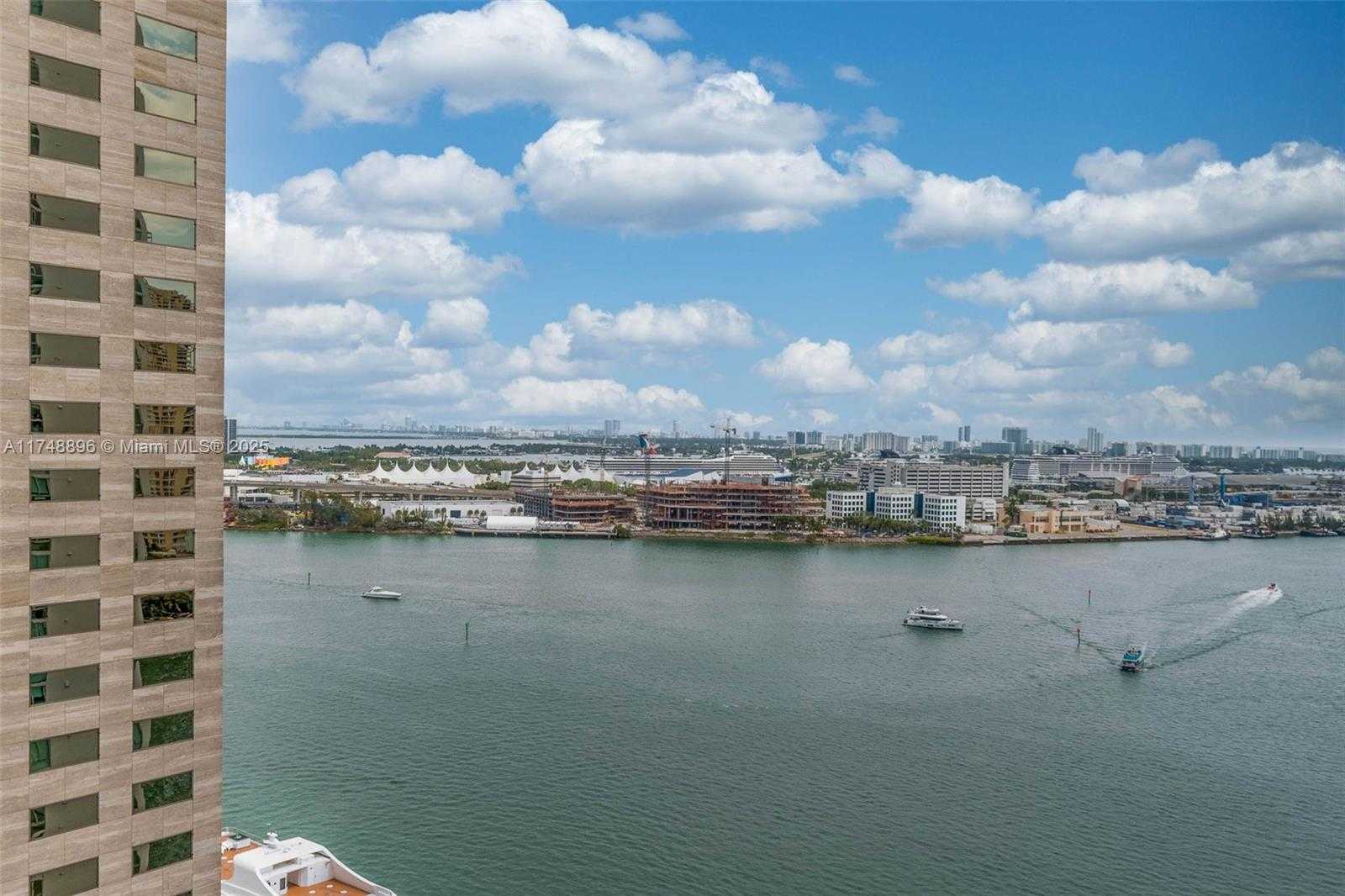 Small Image of 335 SOUTH BISCAYNE BLVD #2402, Miami Number 3