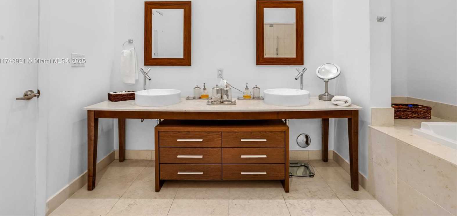 Small Image of 465 BRICKELL AVE #1505, Miami Number 12