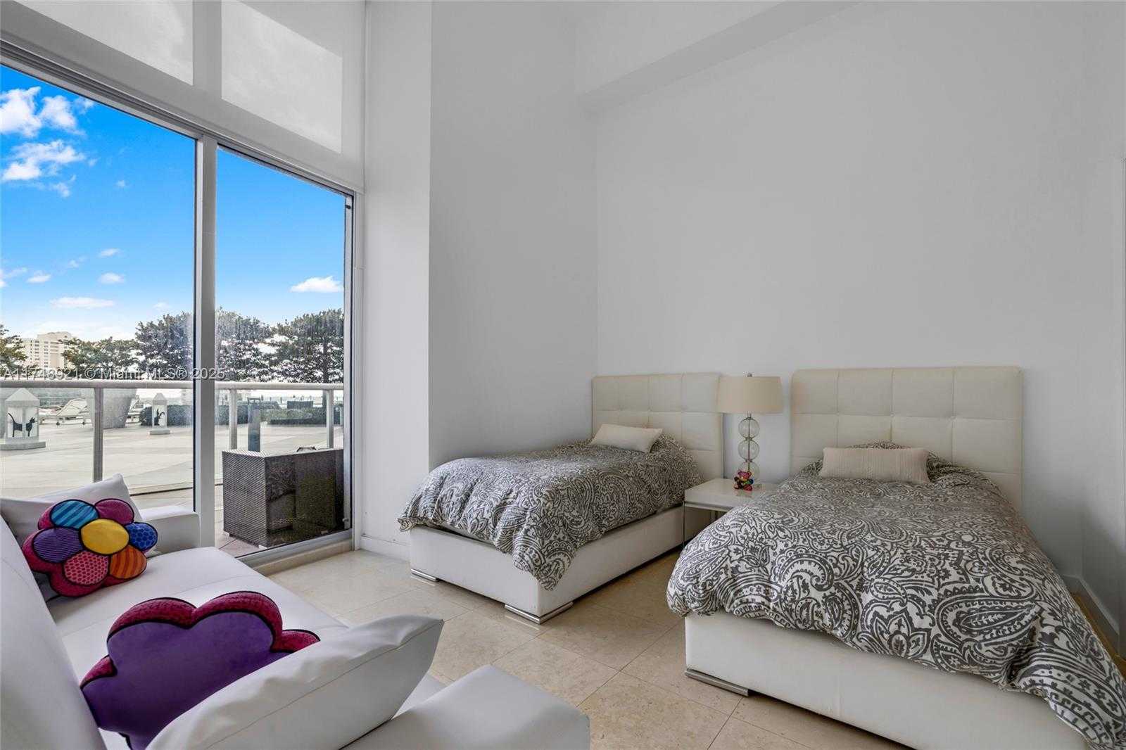 Small Image of 465 BRICKELL AVE #1505, Miami Number 13