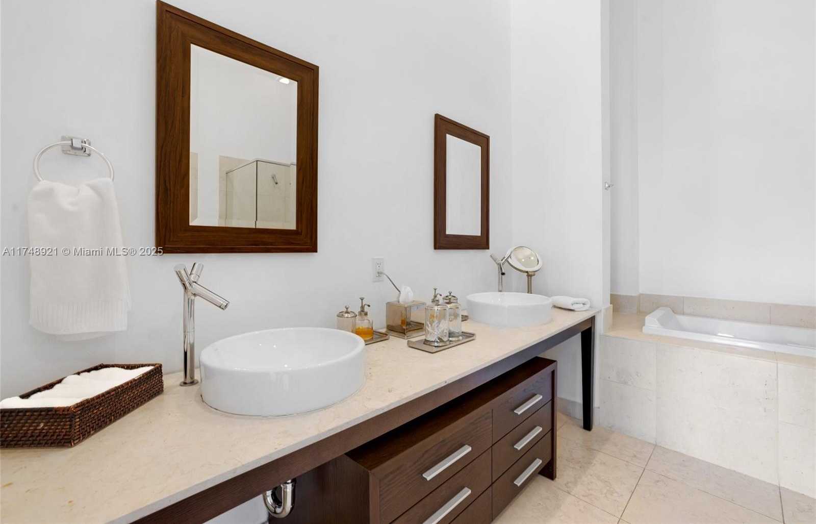 Small Image of 465 BRICKELL AVE #1505, Miami Number 14