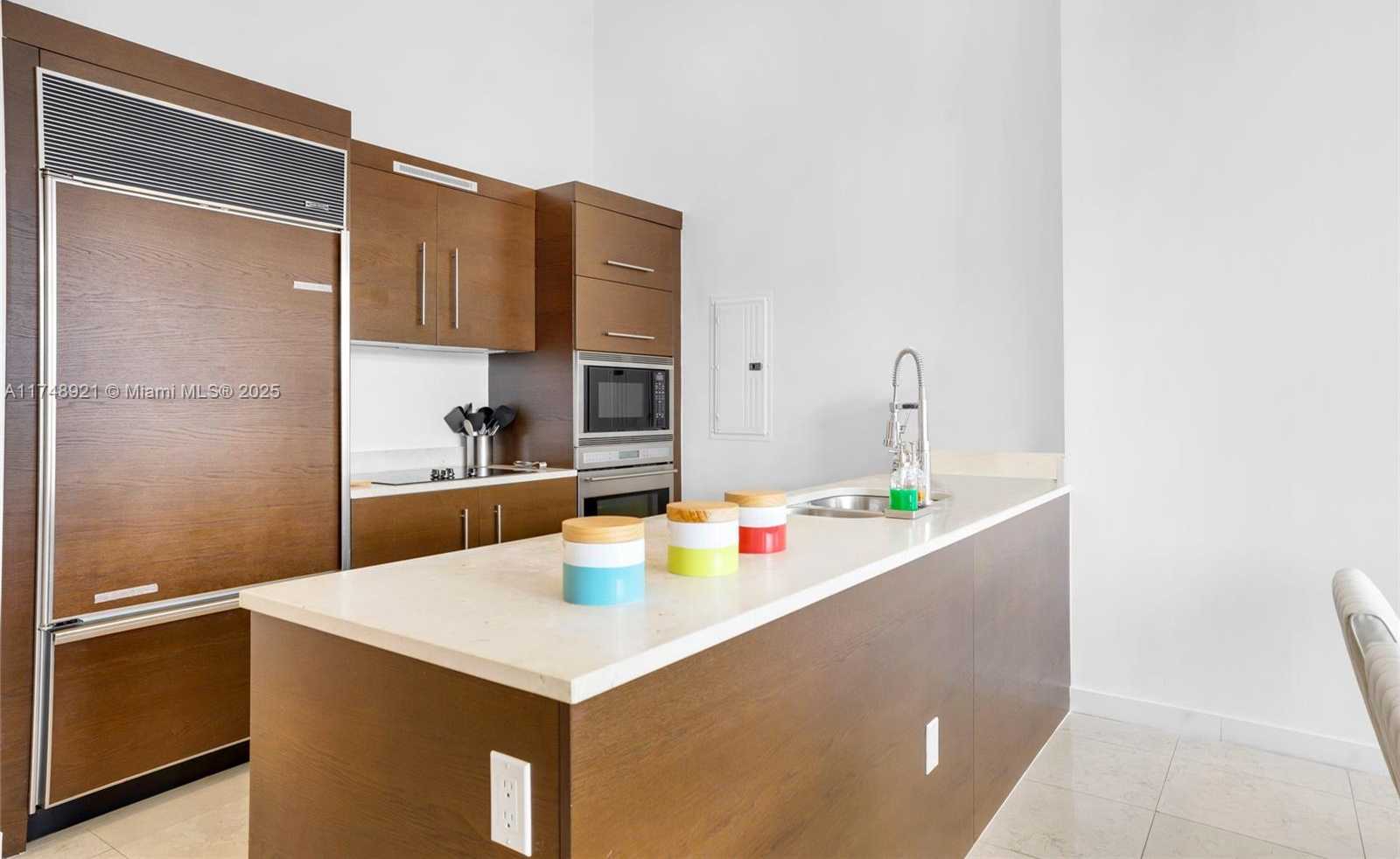 Small Image of 465 BRICKELL AVE #1505, Miami Number 6