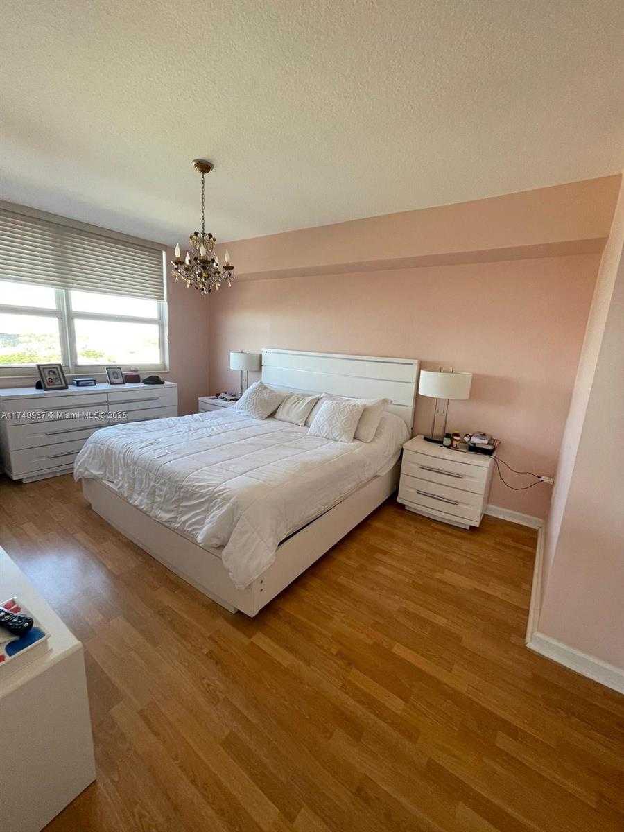 Small Image of 19501 W COUNTRY CLUB DR #1708, Aventura Number 10