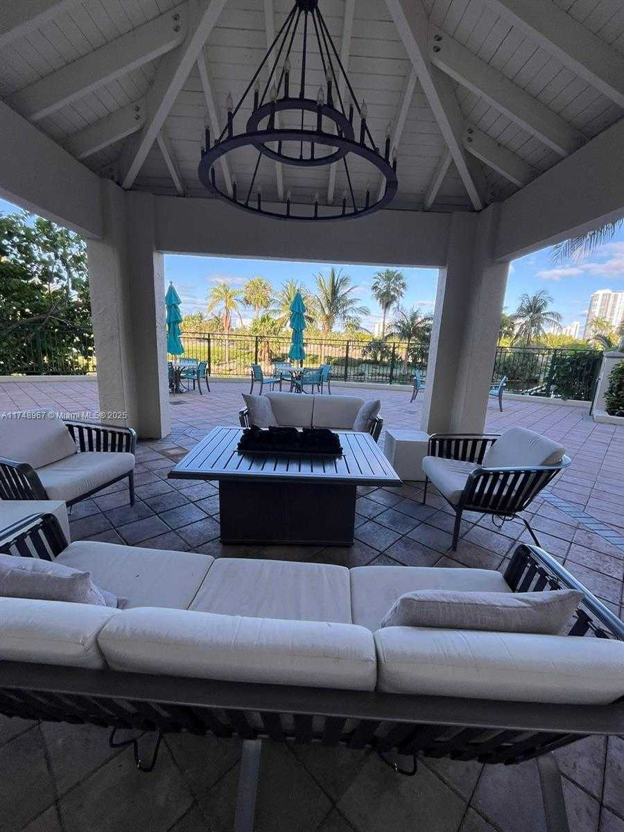 Small Image of 19501 W COUNTRY CLUB DR #1708, Aventura Number 14