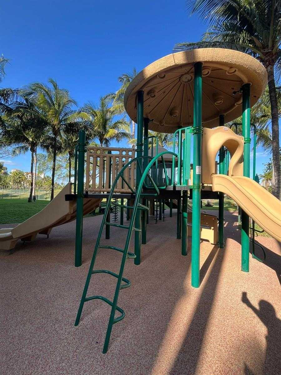 Small Image of 19501 W COUNTRY CLUB DR #1708, Aventura Number 15