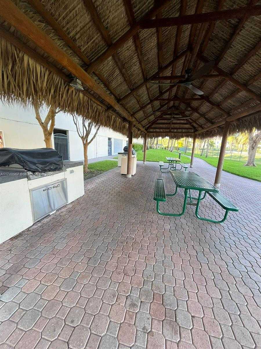 Small Image of 19501 W COUNTRY CLUB DR #1708, Aventura Number 16