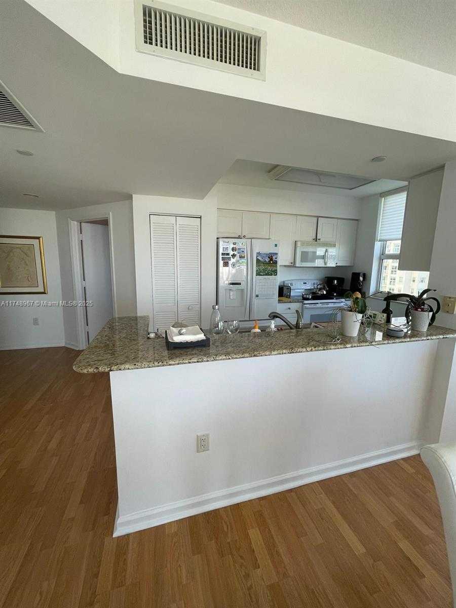 Small Image of 19501 W COUNTRY CLUB DR #1708, Aventura Number 5