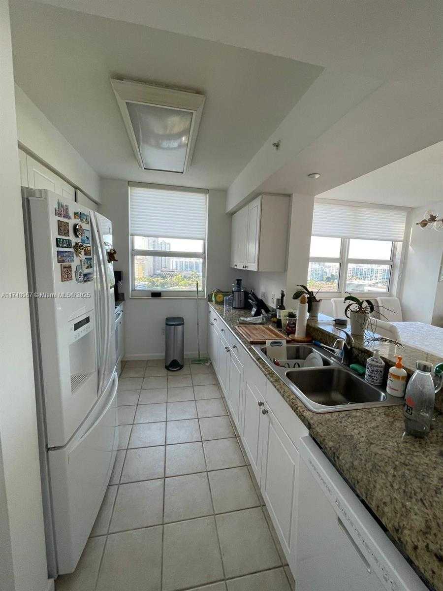Small Image of 19501 W COUNTRY CLUB DR #1708, Aventura Number 6