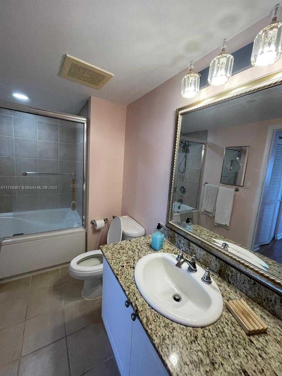 Small Image of 19501 W COUNTRY CLUB DR #1708, Aventura Number 7