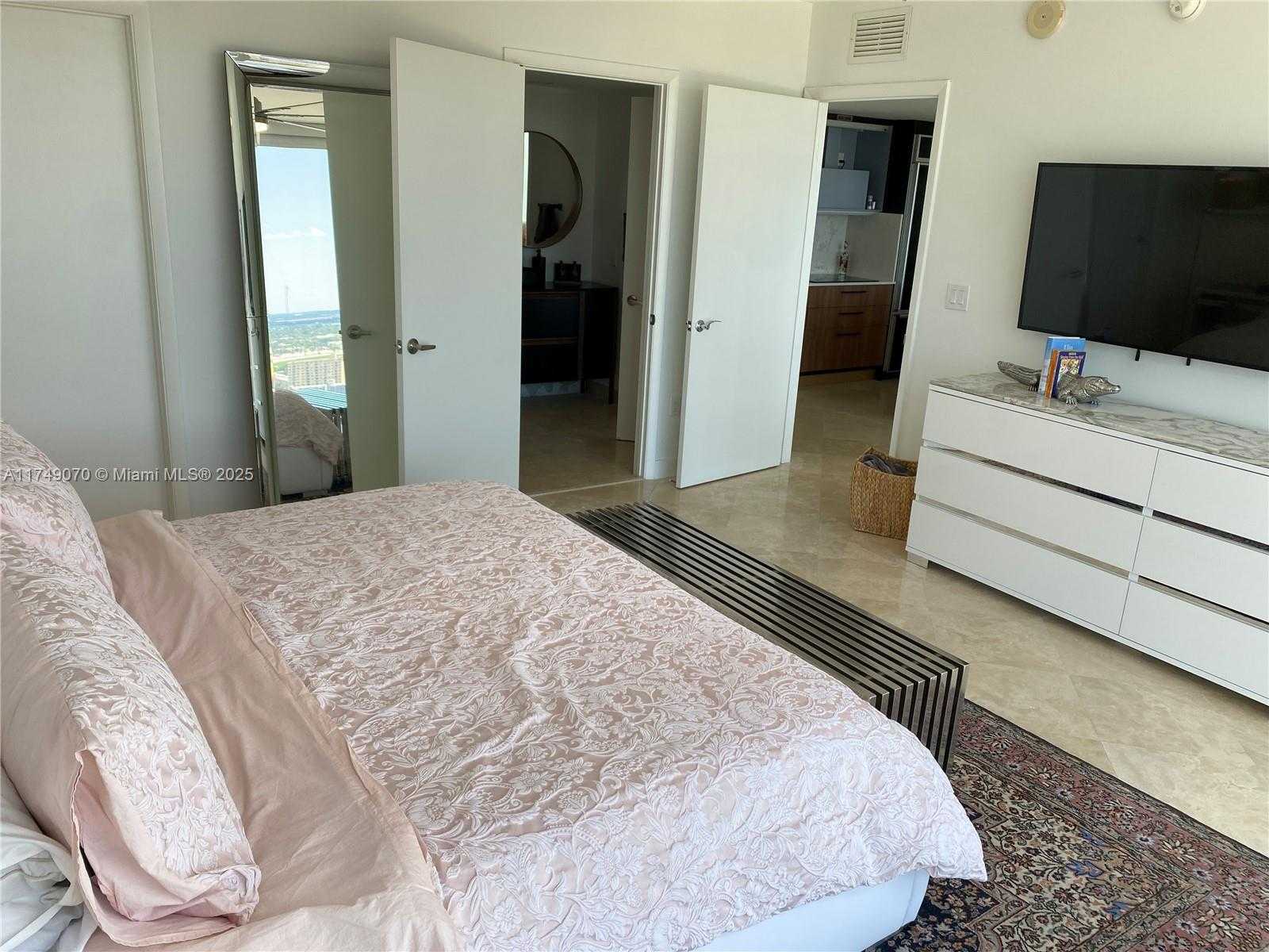 Small Image of 1830 SOUTH OCEAN DR #3507, Hallandale Beach Number 3