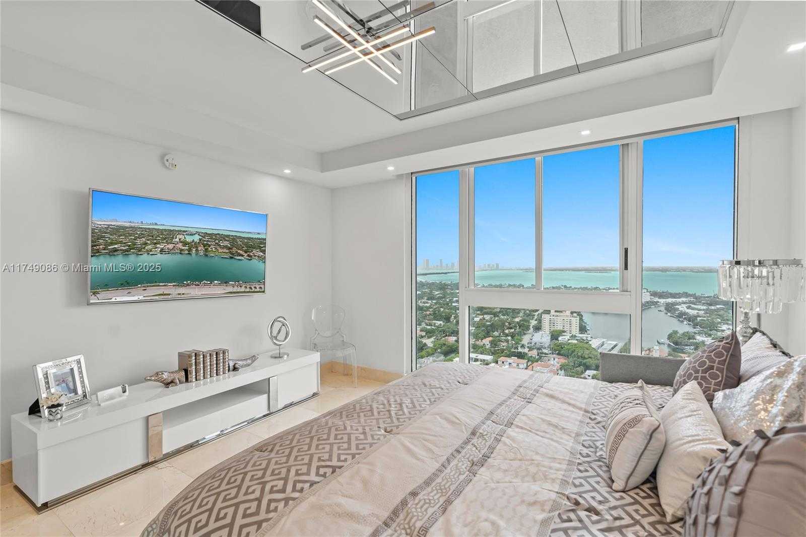 Small Image of 4775 COLLINS AVE #3505, Miami Beach Number 31