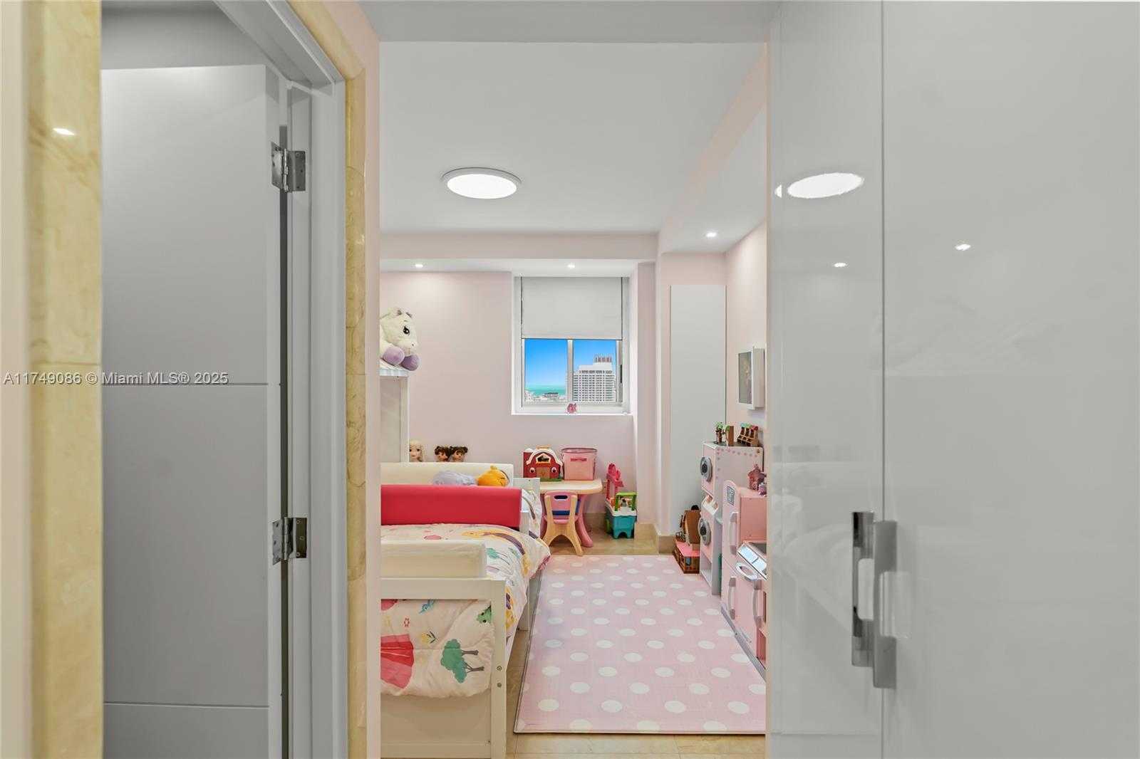 Small Image of 4775 COLLINS AVE #3505, Miami Beach Number 37