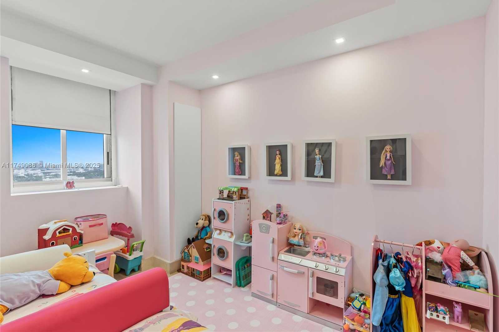Small Image of 4775 COLLINS AVE #3505, Miami Beach Number 39
