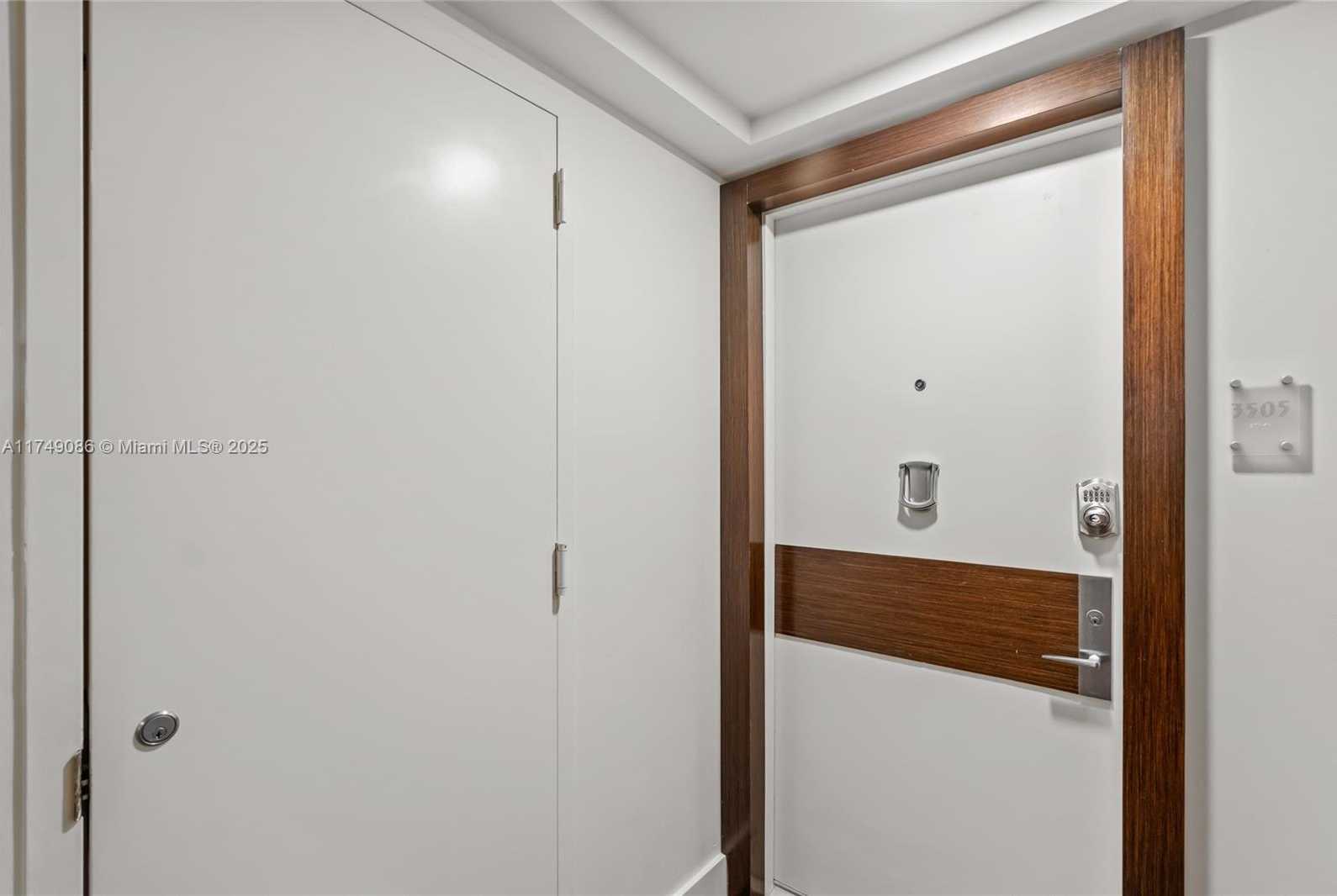 Small Image of 4775 COLLINS AVE #3505, Miami Beach Number 47